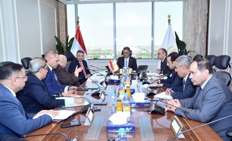 وزير التموين يعقد اجتماعًا مع رئيس الشعبة العامة للمخابز