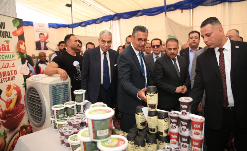 وزير التموين ومحافظ الشرقية يفتتحان سوق اليوم الواحد بالعاشر من رمضان