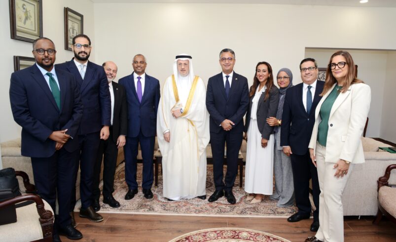 وزير التموين والتجارة الداخلية يلتقي الرئيس التنفيذي للمؤسسة الدولية الإسلامية