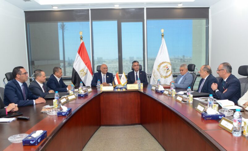 وزير التموين يبحث مع رئيس جهاز تنمية المشروعات تطوير منافذ الوزارة