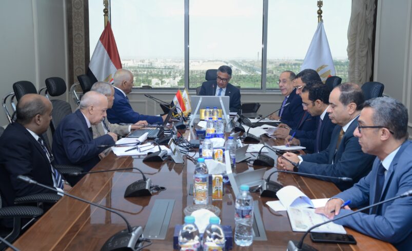 وزير التموين يجتمع مع رؤساء مجالس إدارات شركات المطاحن
