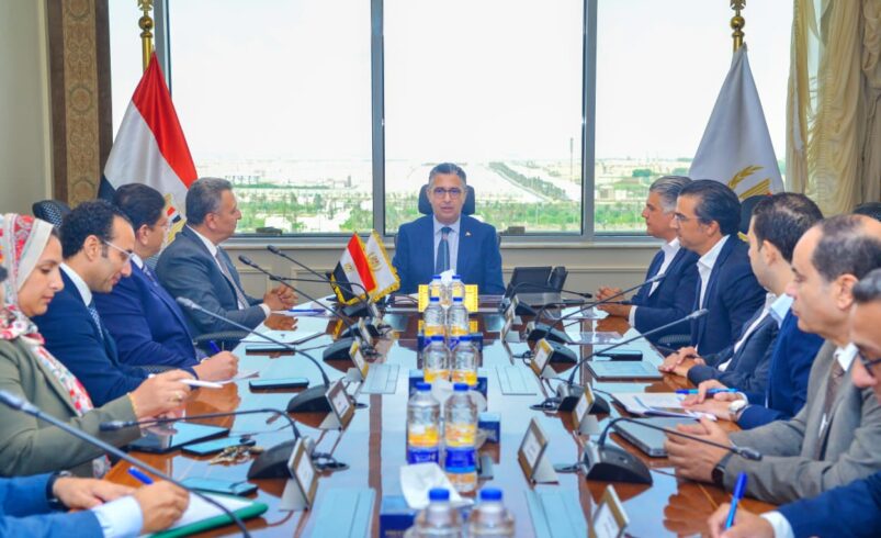 وزير التموين يلتفى بمجموعة حسن علام لمتابعة المشروع الاستراتيجي بالأقصر