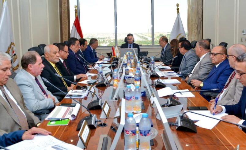 وزير التموين يجتمع مع رؤساء مجالس إدارات شركات المضارب