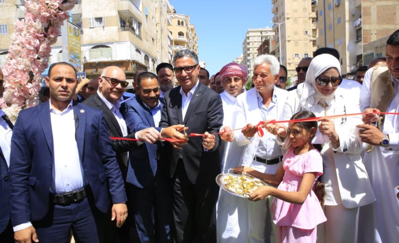 افتتاح «سوق اليوم الواحد» و«أهلاً مدارس» ومكتب السجل التجاري بمطروح