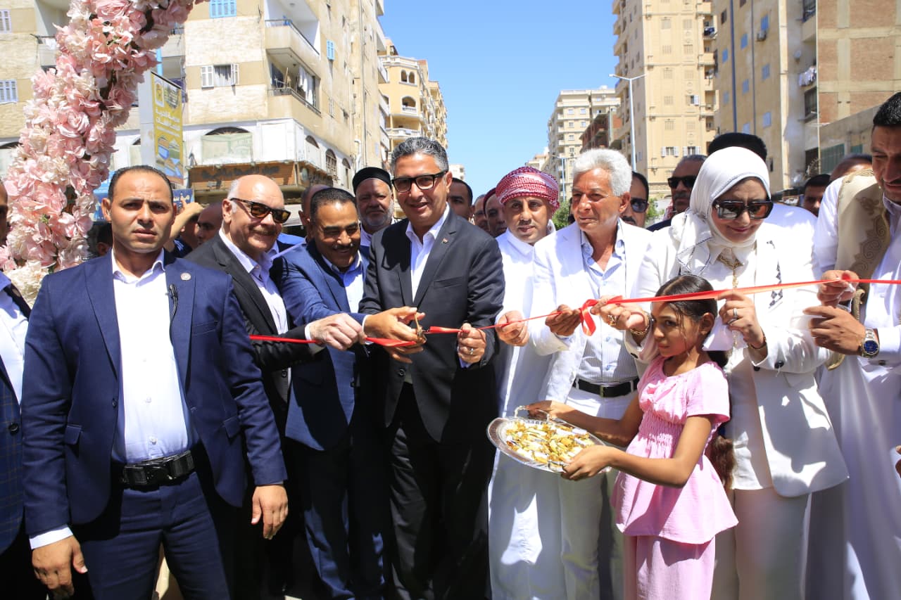 افتتاح «سوق اليوم الواحد» و«أهلاً مدارس» ومكتب السجل التجاري بمطروح