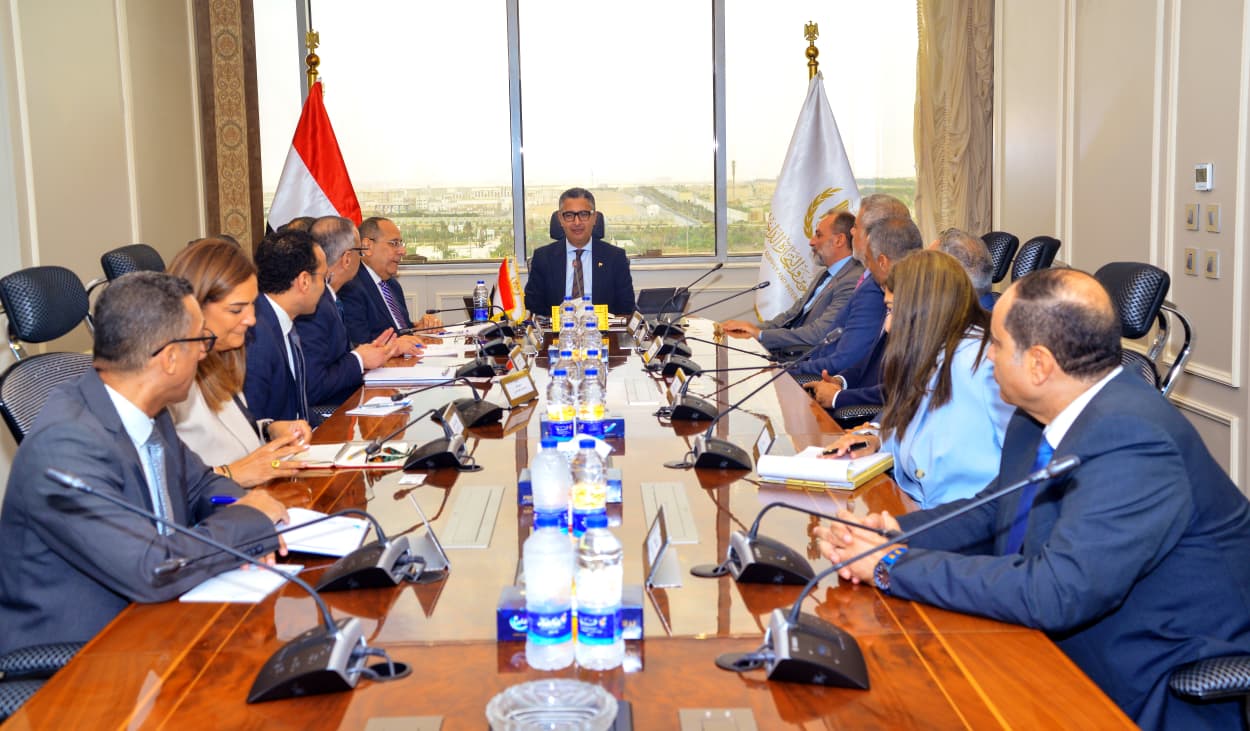 وزير التموين يلتقي الرئيس التنفيذي للقطاع المؤسسي بشركة “إي أند مصر”