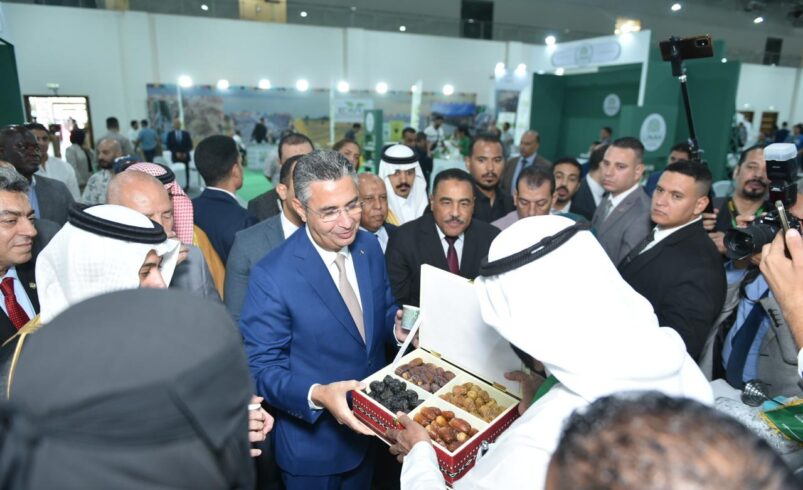 الدكتور شريف فاروق يفتتح النسخة الثانية من الملتقى والمعرض الدولي للتمور