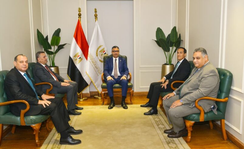 وزير التموين يعقد اجتماعًا مع رئيس جهاز تنمية التجارة الداخلية الجديد