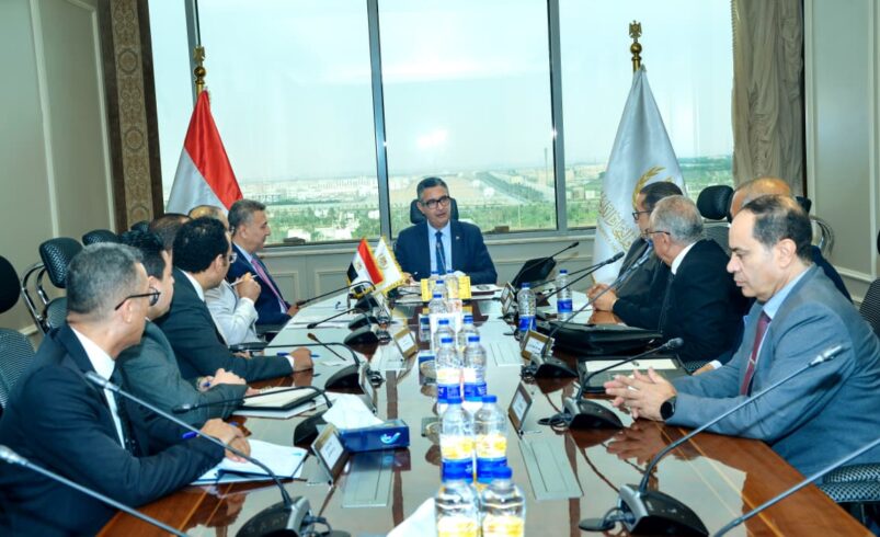 وزير التموين والتجارة الداخلية يلتقي شعبة المواد البترولية باتحاد الغرف التجارية