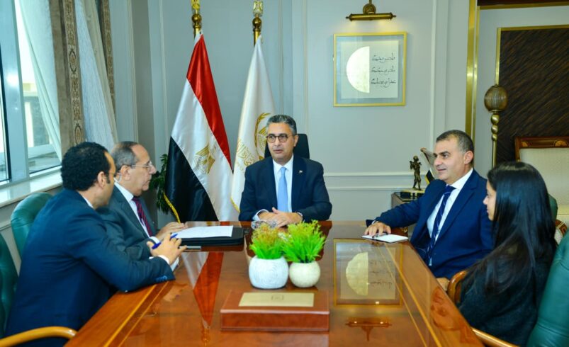 القابضة للصناعات الغذائية تطرح الزيوت الحره بأسعار مخفضة فى هايبر وان