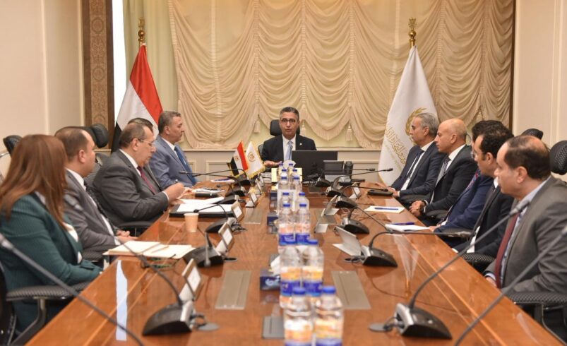 وزير التموين يعقد اجتماعًا موسعًا لمتابعة توافر السلع بالأسواق وتكثيف الرقابة