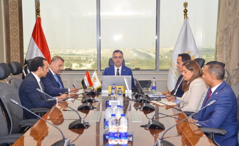 وزير التموين يعقد اجتماعًا مع رئيس جهاز تنمية التجارة الداخلية