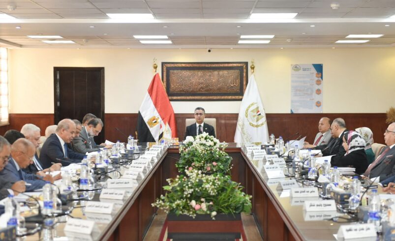 الدكتور شريف فاروق يترأس اجتماع الشركة المصرية القابضة للصوامع والتخزين