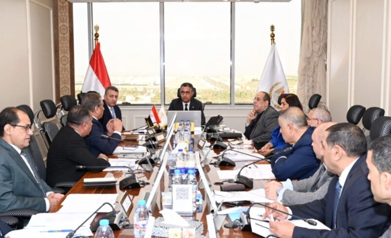 وزير التموين يعقد اجتماعًا مع الرؤساء التنفيذيين لشركات المطاحن