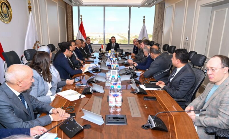 وزير التموين يترأس اجتماعًا لمتابعة منظومة تتبع السلع الأساسية