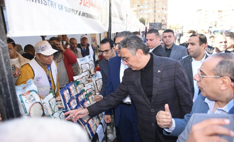 وزير التموين ومحافظ الجيزة يفتتحان سوق اليوم الواحد بحدائق الأهرام