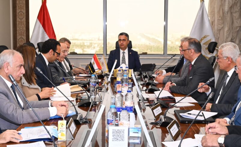 وزير التموين يجتمع برؤساء شركات الزيوت لمتابعة الاستعدادات لرمضان