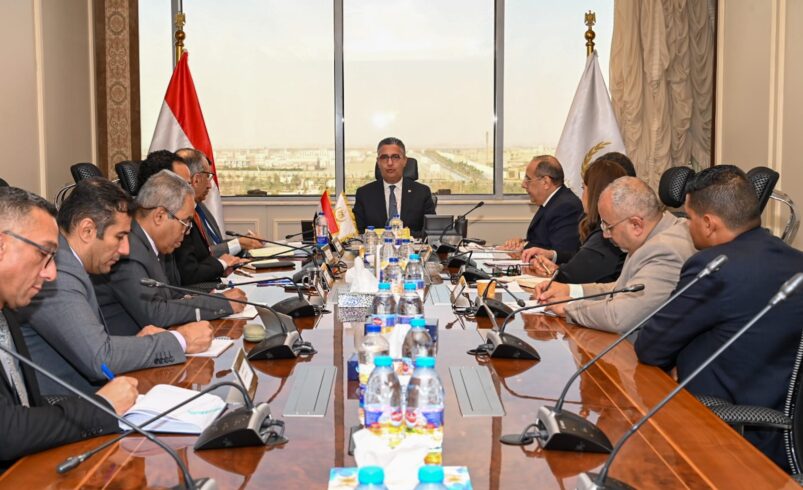 بدء صرف المنحة الإضافية على البطاقات التموينية للأسر الأولى بالرعاية