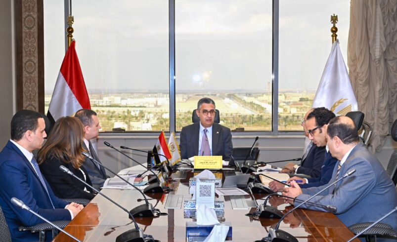 وزير التموين يعقد اجتماعًا موسعًا لمتابعة الموقف التنفيذي لصرف المنحة الإضافية