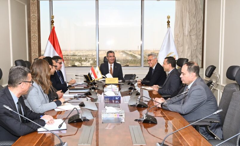 وزير التموين يعقد اجتماعًا مع شركة “فييرم مصر”