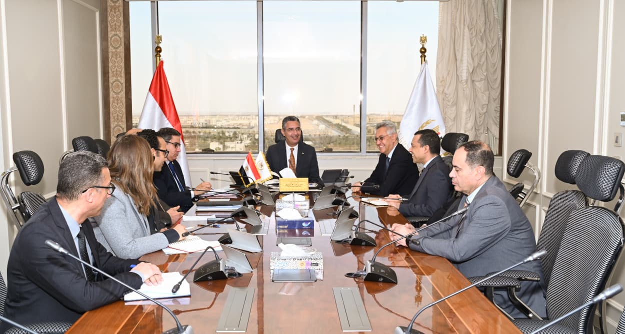 وزير التموين يعقد اجتماعًا مع شركة “فييرم مصر”