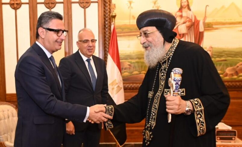 الدكتور شريف فاروق يهنئ قداسة البابا تواضروس الثاني بعيد القيامة المجيد