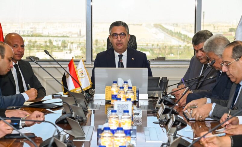 الدكتور شريف فاروق يترأس أول اجتماع للجنة العليا للمشروع القومي (كاري أون)