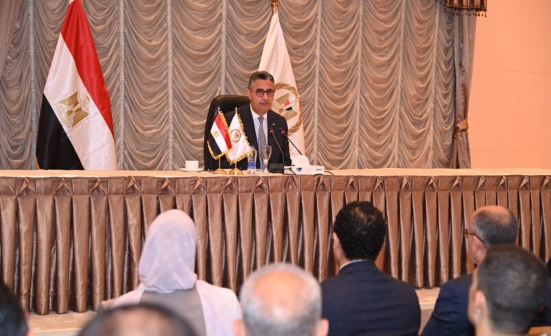 عقب حركة التنقلات الموسعة.. وزير التموين يعقد اجتماعًا موسعًا مع مديري المديريات وقيادات الوزارة