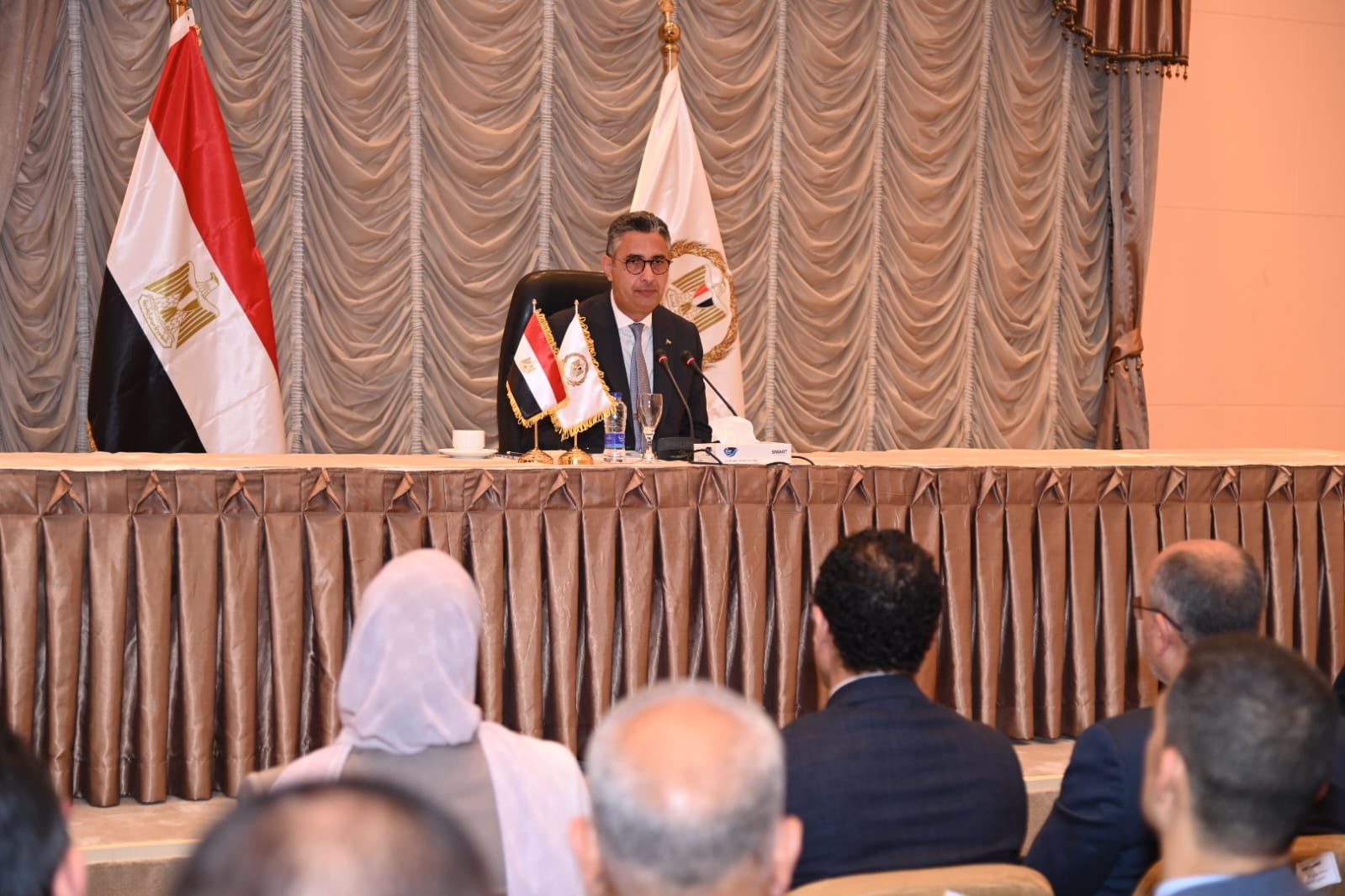 عقب حركة التنقلات الموسعة.. وزير التموين يعقد اجتماعًا موسعًا مع مديري المديريات وقيادات الوزارة