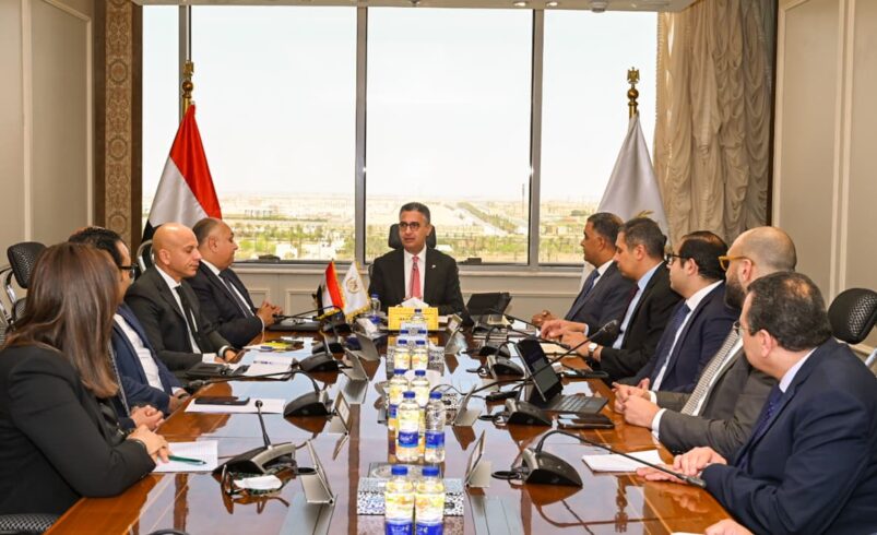 الدكتور شريف فاروق يعقد اجتماعًا موسعًا لمتابعة منظومة كارت الخدمات الحكومية الموحد