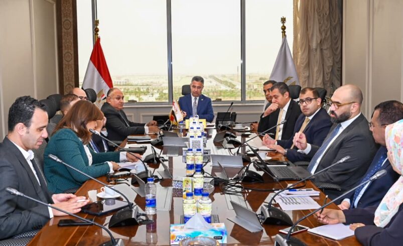 الدكتور شريف فاروق يعقد اجتماعًا دوريًا لمتابعة مستجدات منظومة كارت الخدمات الحكومية الموحد