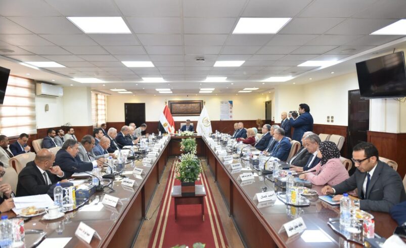 الدكتور شريف فاروق وزير التموين والتجارة الداخلية يترأس اجتماع الجمعية العامة للشركة المصرية القابضة للصوامع والتخزين