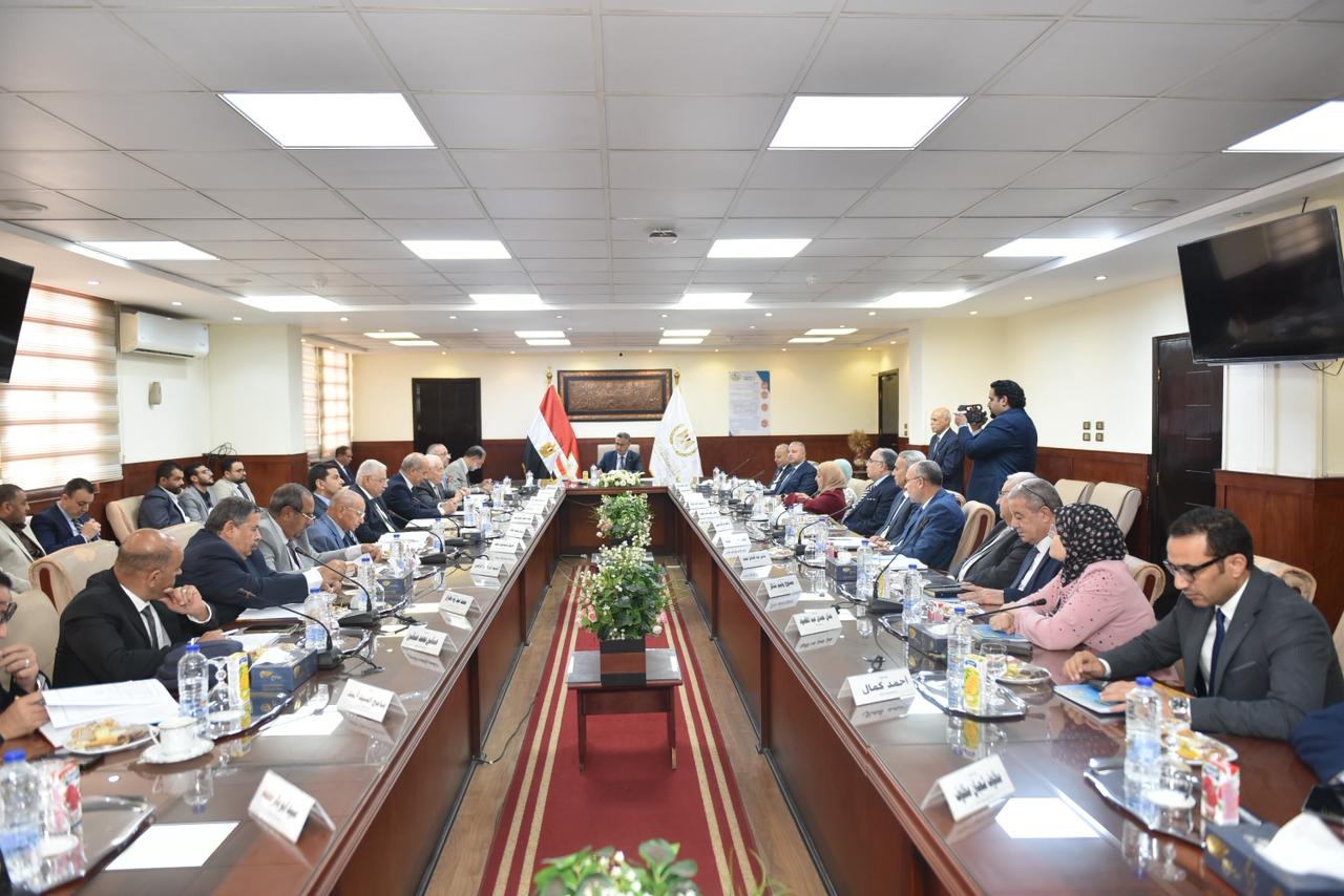 الدكتور شريف فاروق وزير التموين والتجارة الداخلية يترأس اجتماع الجمعية العامة للشركة المصرية القابضة للصوامع والتخزين