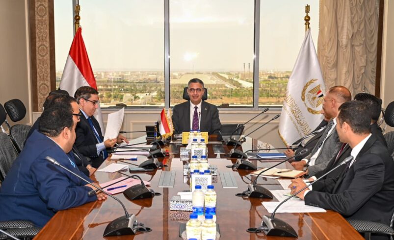 الدكتور شريف فاروق يلتقي رئيس الشعبة العامة للمخابز لبحث تطوير منظومة الخبز وتعزيز كفاءة الدعم