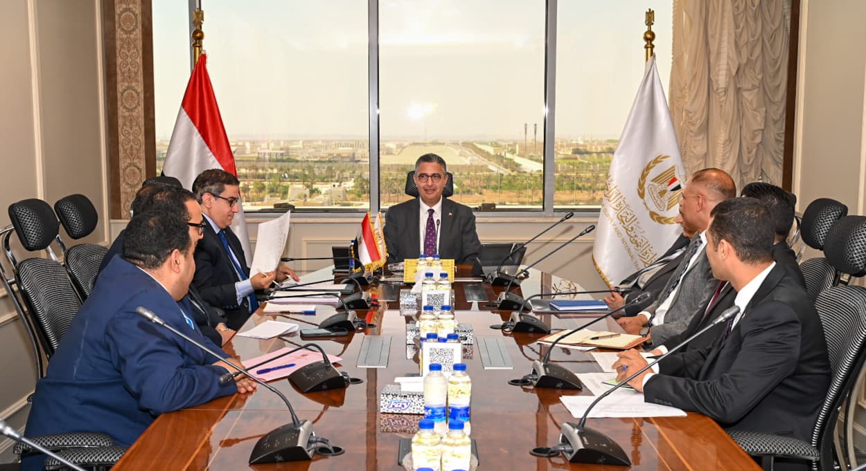 الدكتور شريف فاروق يلتقي رئيس الشعبة العامة للمخابز لبحث تطوير منظومة الخبز وتعزيز كفاءة الدعم