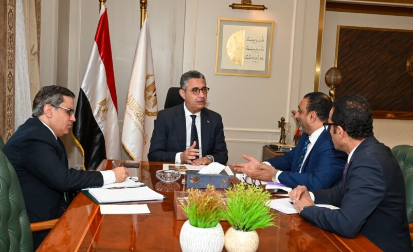 وزير التموين يبحث مع رئيس غرفة صناعة الحبوب تطوير منظومة المطاحن