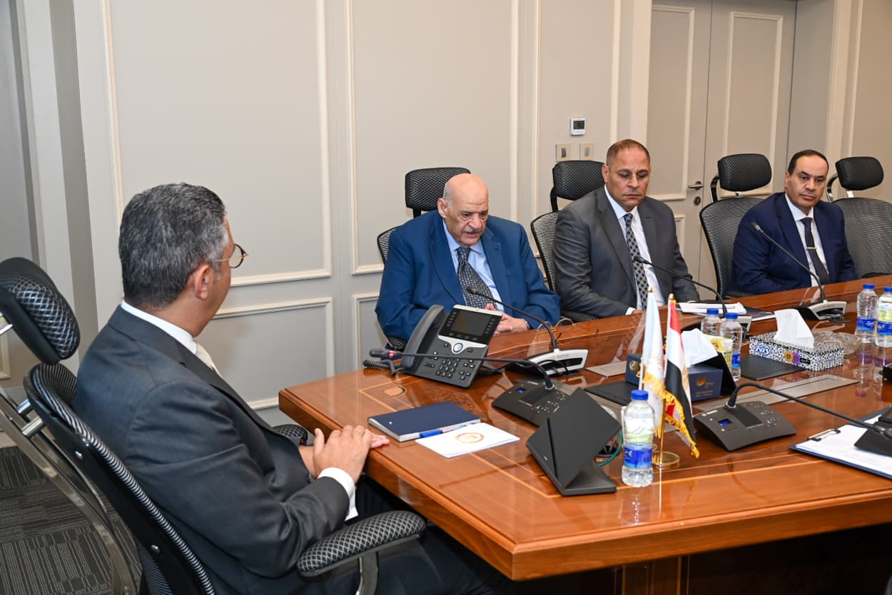 وزير التموين يلتقي رئيس الشعبة العامة للمخابز لمتابعة انتظام عمل المخابز البلدية