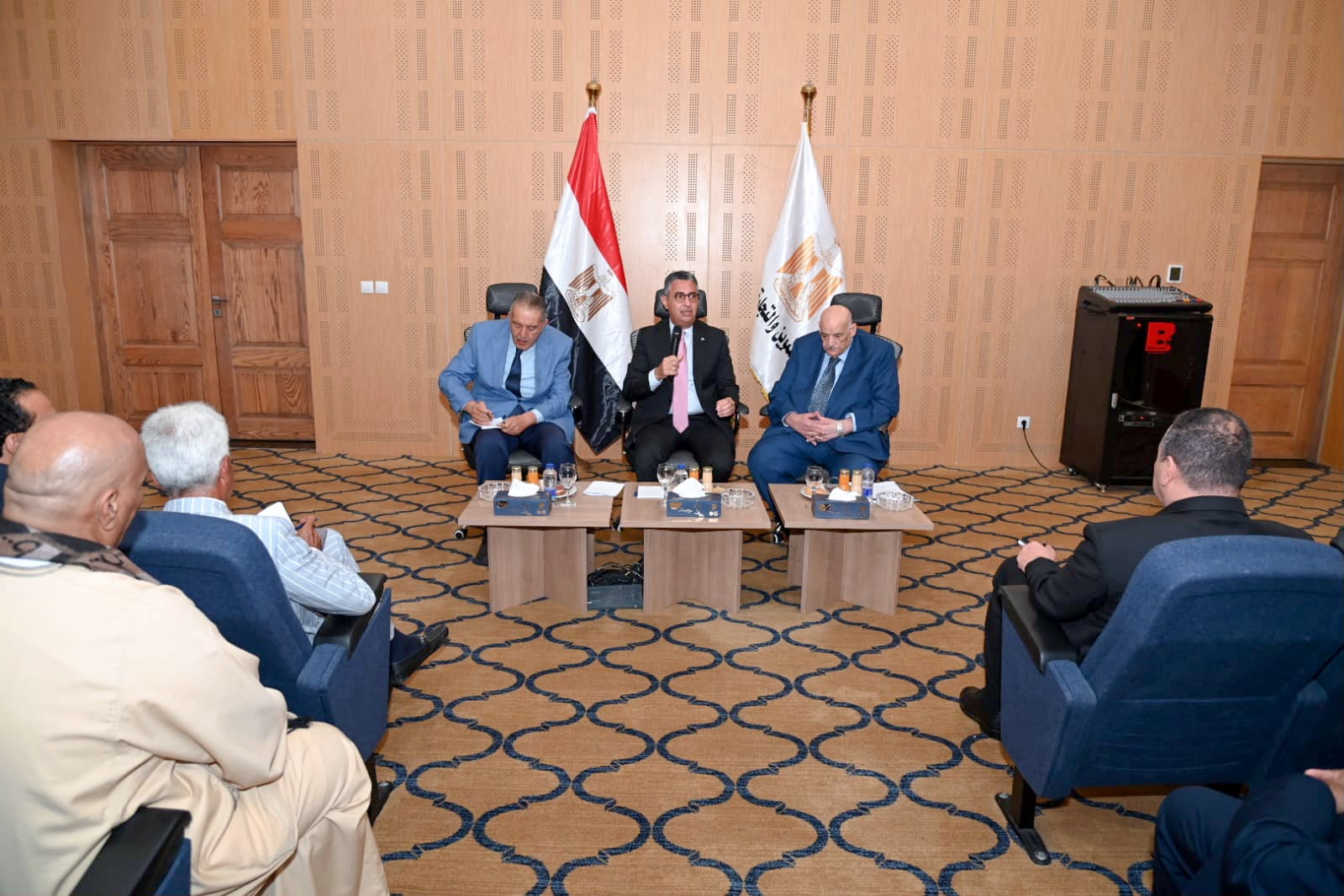 وزير التموين يبحث مع الاتحاد العام للغرف التجارية والشعبة العامة للمخابز تطوير منظومة الخبز ودعم استقرار قطاع المخابز