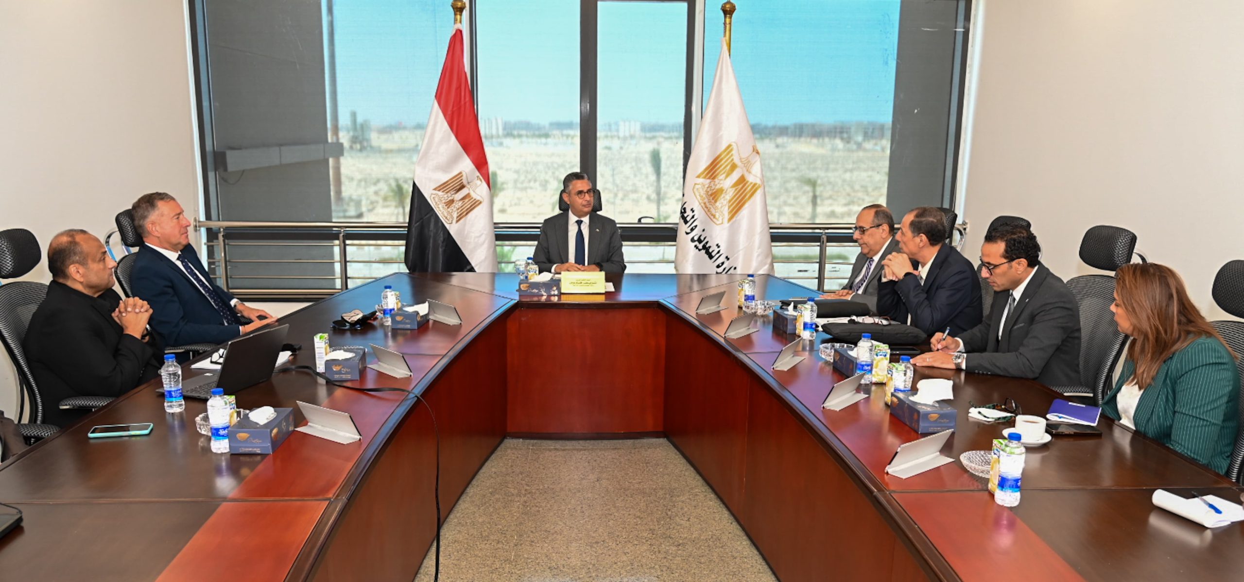 وزير التموين يبحث مع شركة بروجر الإيطالية، وشركة دركسيل الايطالية مشروع إنتاج الإيثانول الحيوي من الباجاس باستثمارات 278 مليون دولار