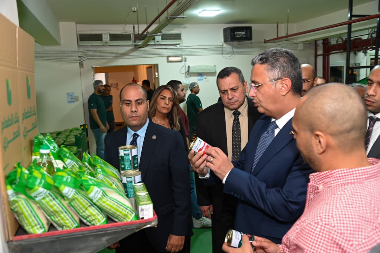 وزير التموين والتجارة الداخلية يزور بنك الطعام المصري لبحث تعزيز التعاون في مجال الأمن الغذائي ودعم الأسر الأكثر احتياجًا