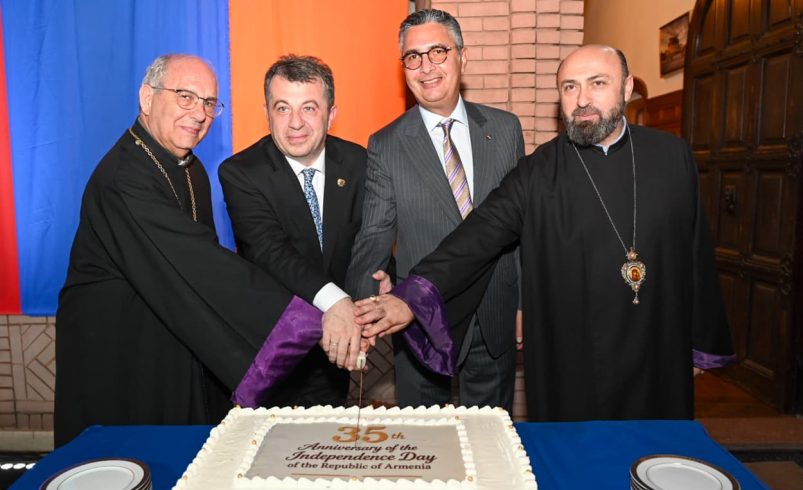 بالإنابة عن دولة رئيس مجلس الوزراء.. وزير التموين يشارك في احتفالية سفارة أرمينيا بالذكرى الـ35 للاستقلال