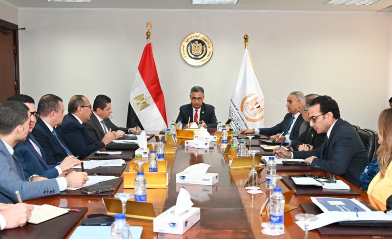 وزير التموين يترأس غرفة عمليات متابعة تنفيذ مبادرة خفض أسعار السلع ويوجه بتكثيف ضخ السلع والتوسع في المنافذ المشاركة