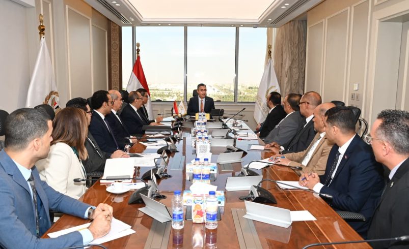 وزير التموين يعقد اجتماعًا جديدًا مع الشعبة العامة للمخابز وغرفة صناعة الحبوب لمتابعة تطورات سوق الخبز الحر والدقيق